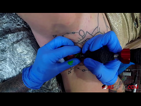 ❤️ Extrem tätowierte Hottie Sully Savage hat ein Tattoo auf ihrer Klitoris Sluts bei de.sex-porntube.ru
